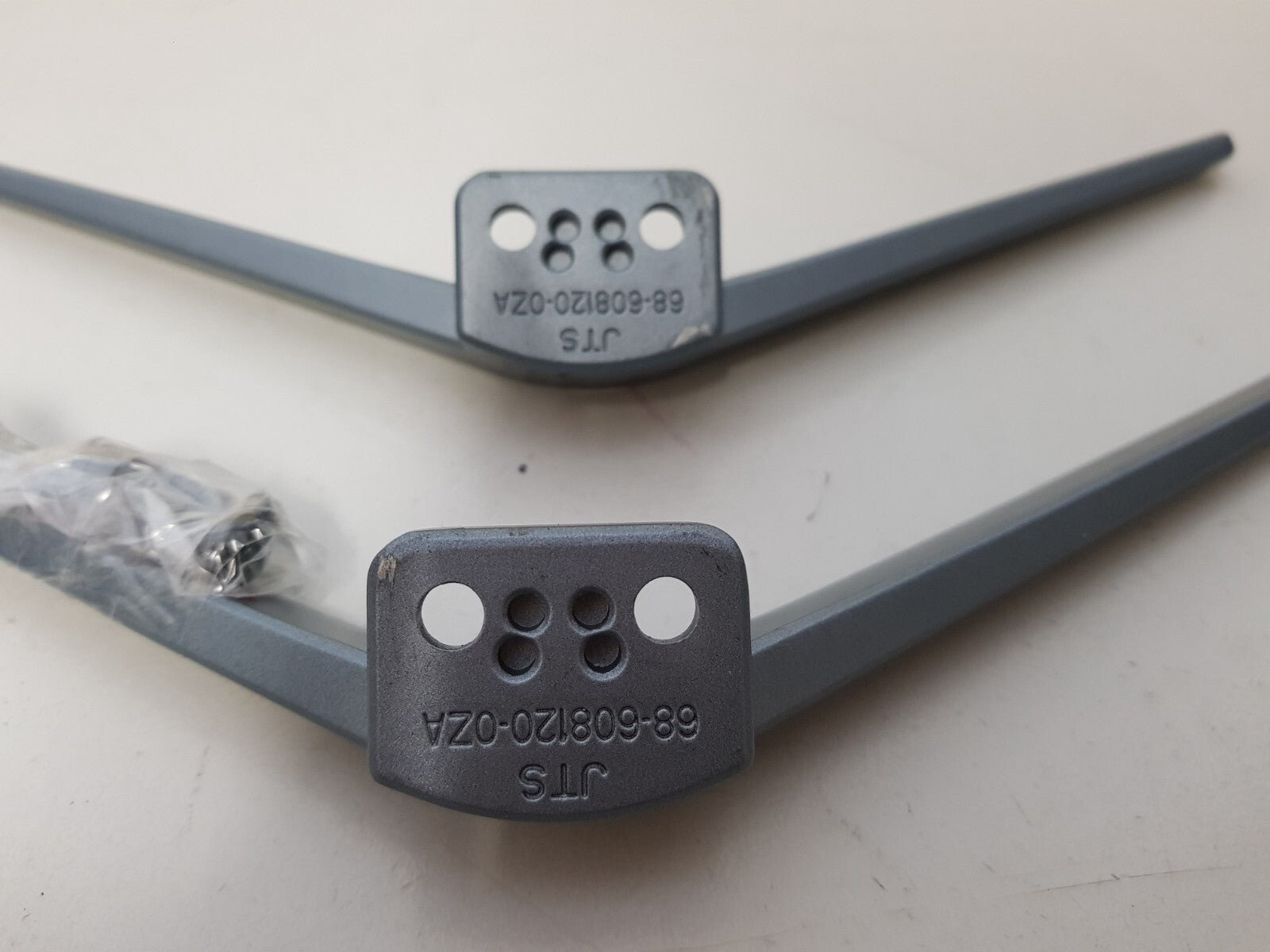 GENUINE TCL 55P8M L&R FEET & SCREWS