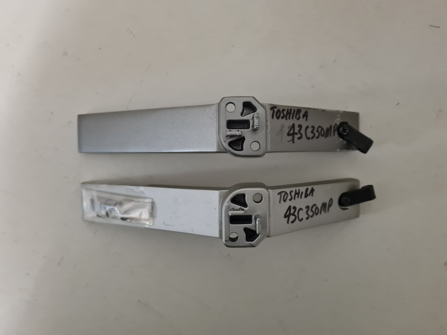 TOSHIBA 43C350MP L&R FEET & SCREWS