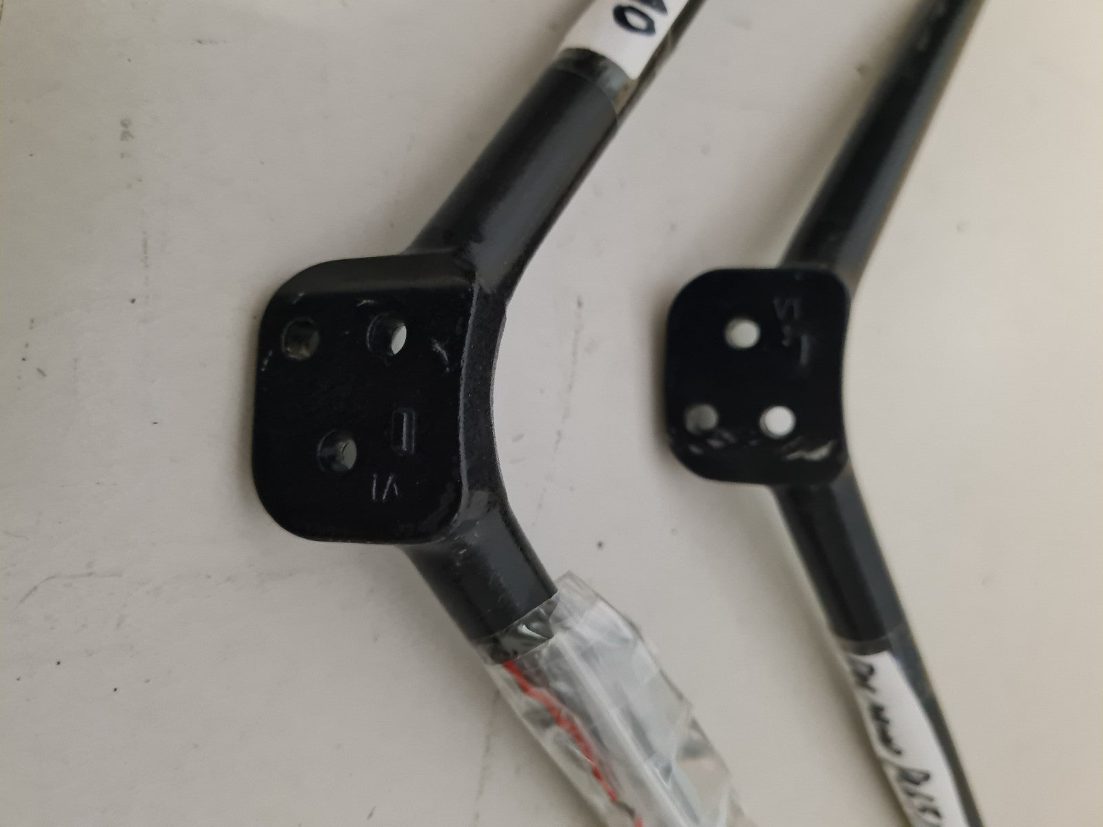 POLAROID PL6517UAD L&R FEET & SCREWS