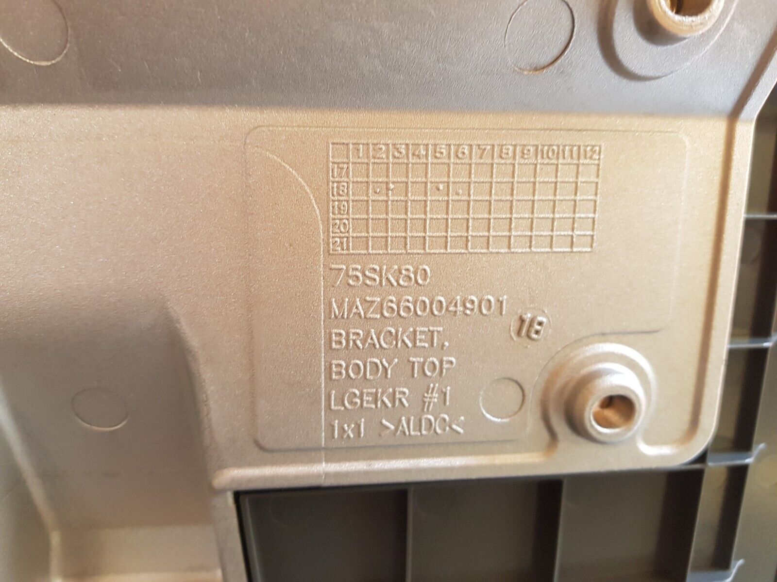 GENUINE LG 75SK8000PTA STAND & SCREWS