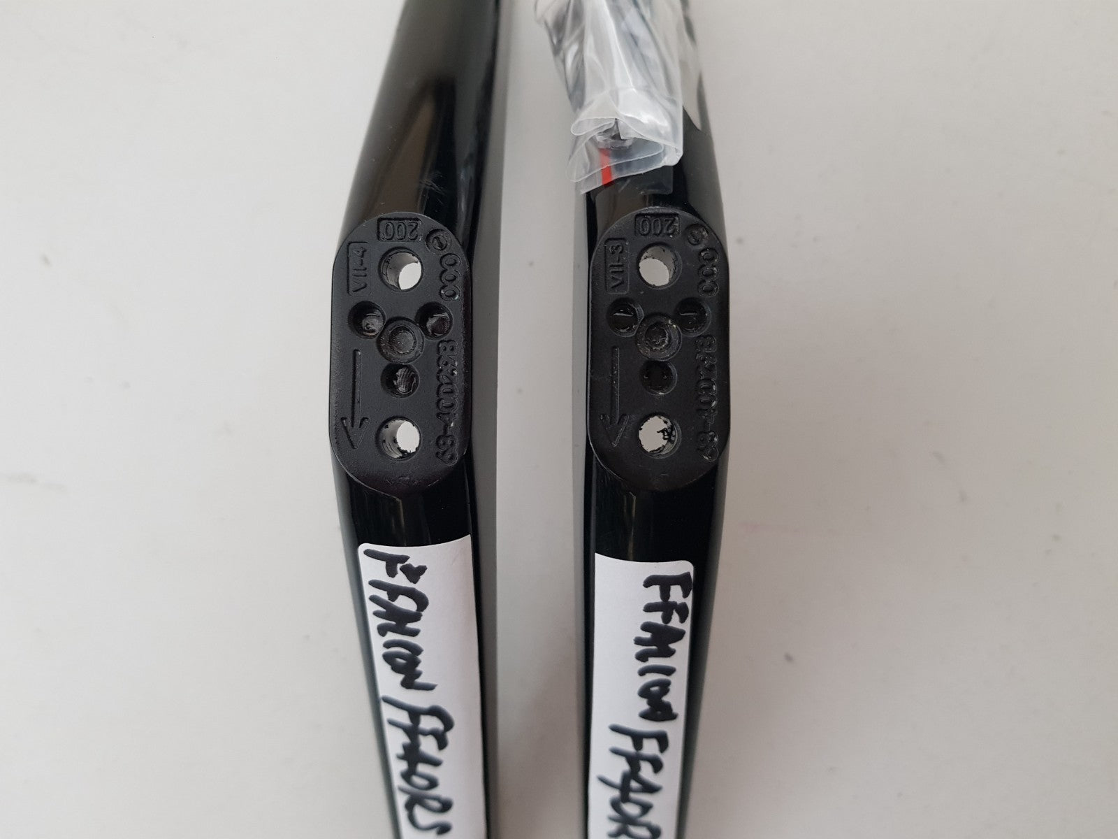 FFALCON FF40RS52 L&R FEET & SCREWS