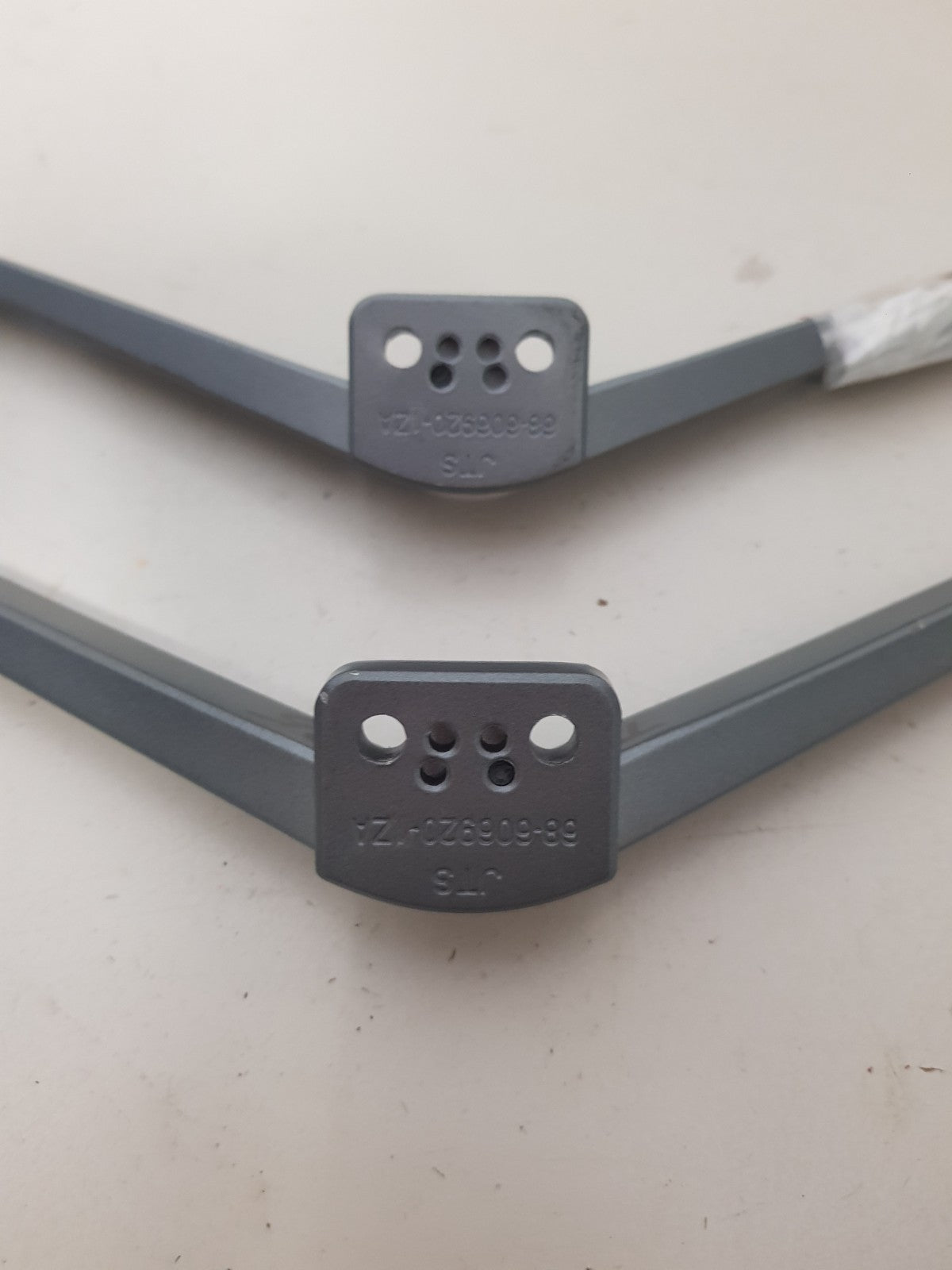 TCL 65P735 L&R FEET & SCREWS