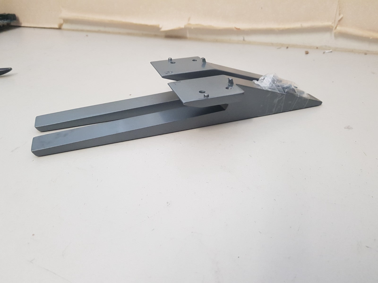 PHILIPS 65PUT6703/79 L&R FEET & SCREWS