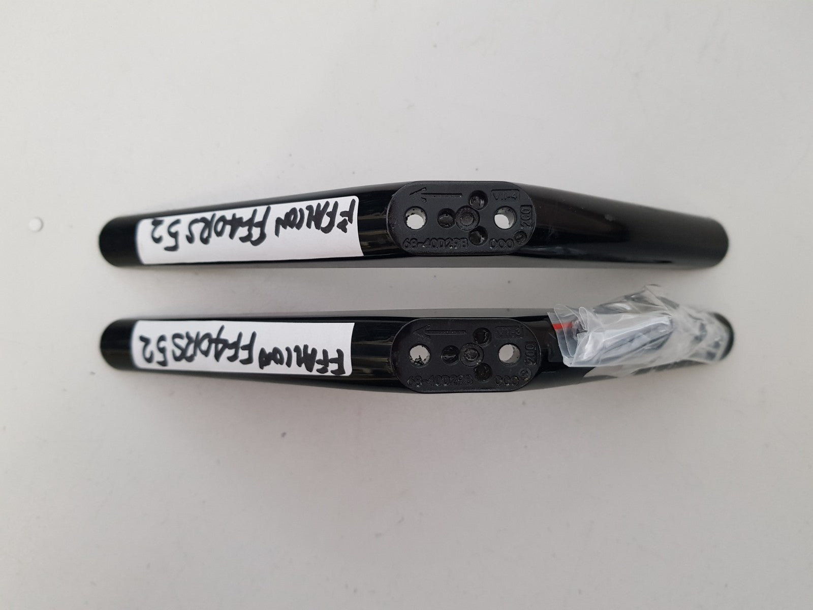 FFALCON FF40RS52 L&R FEET & SCREWS