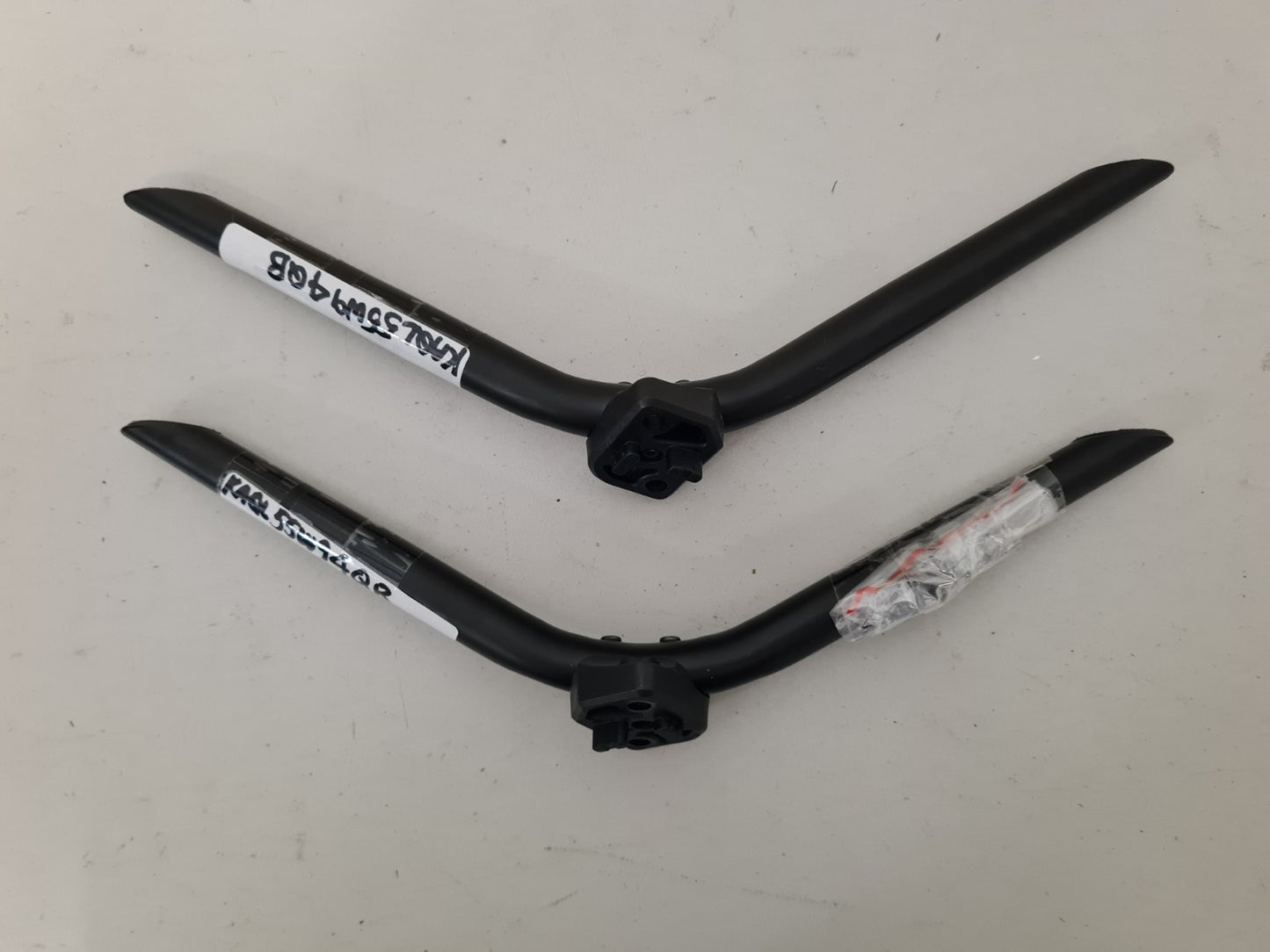 KOGAN KAQL55W94QB L&R FEET & SCREWS