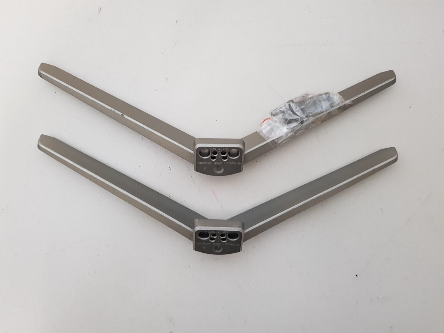 GENUINE TCL 50P725 L&R FEET & SCREWS