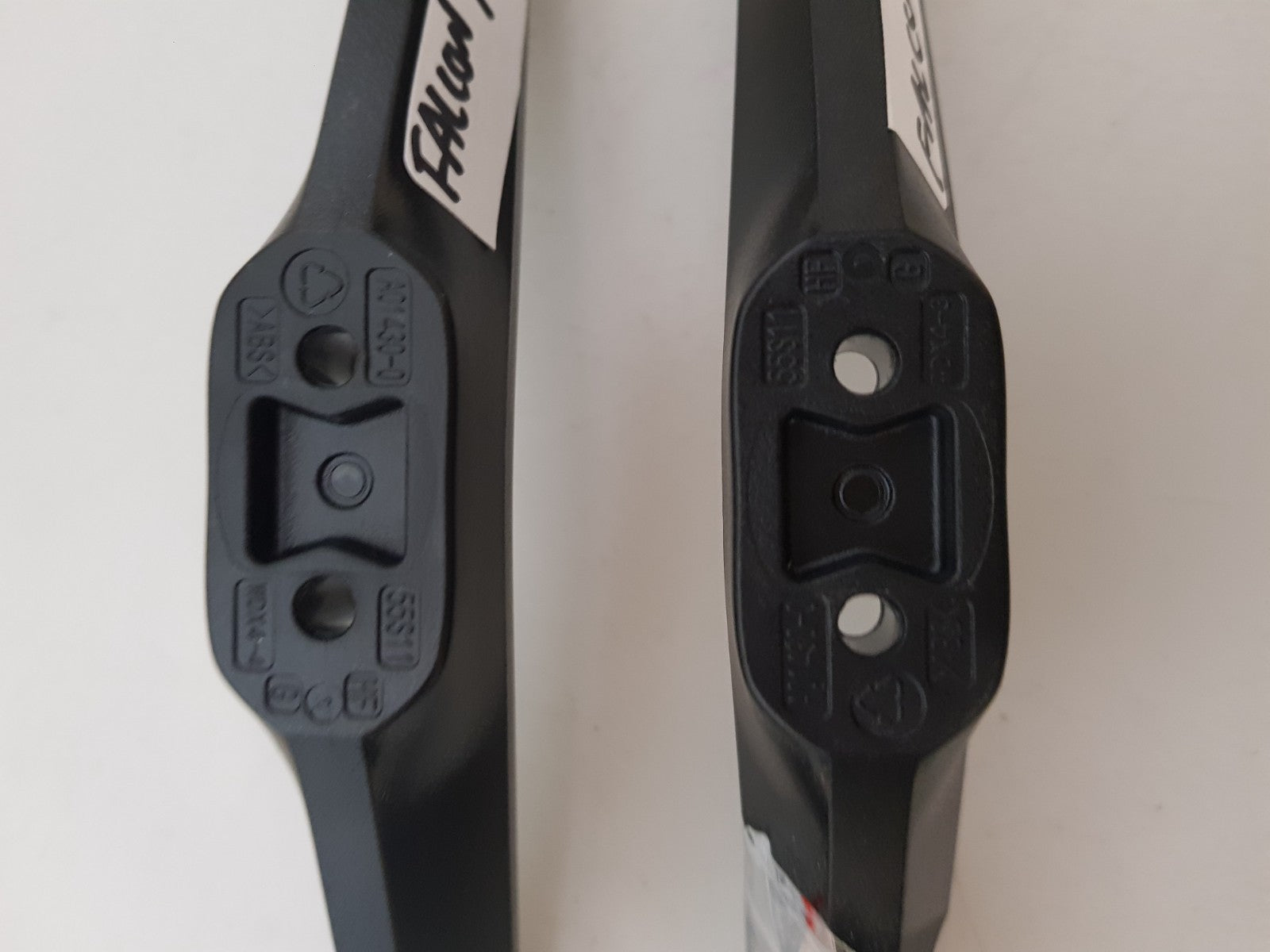FFALCON FF50U63 L&R FEET & SCREWS