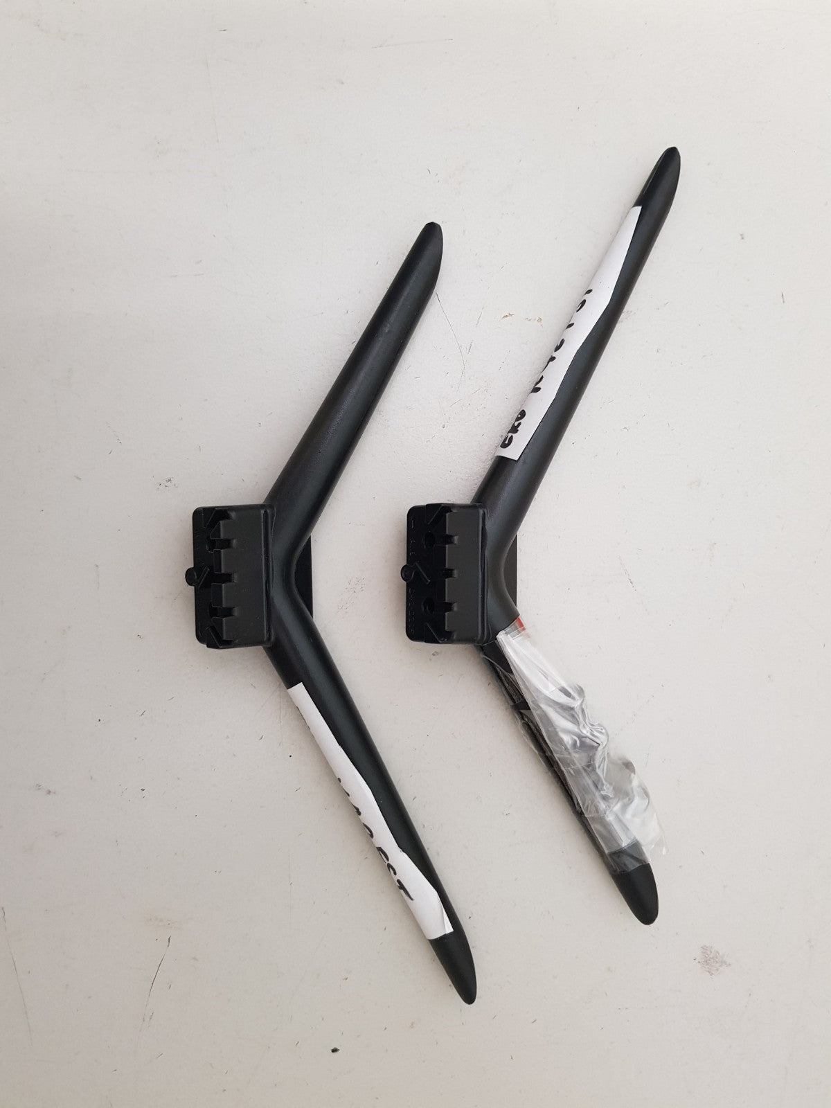 EKO K42FST L&R FEET & SCREWS