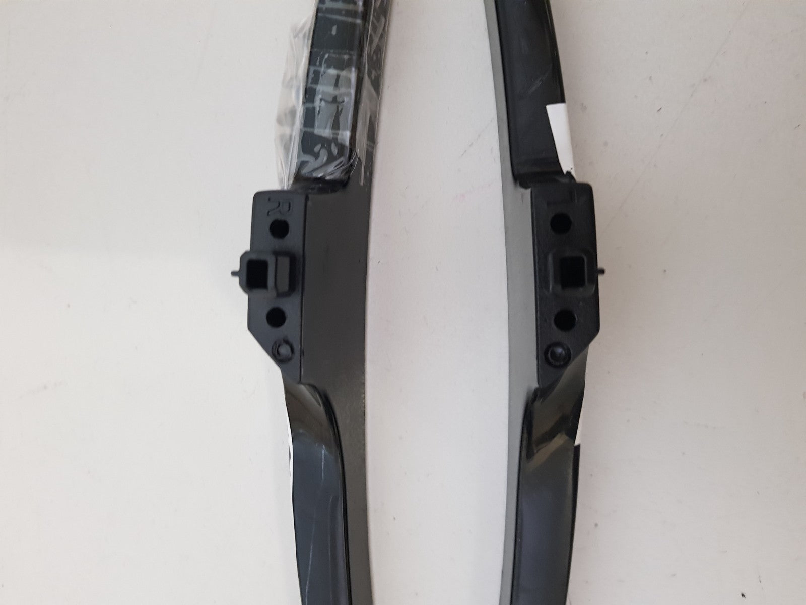 SAMSUNG UA32T5300 AW L&R FEET & SCREWS