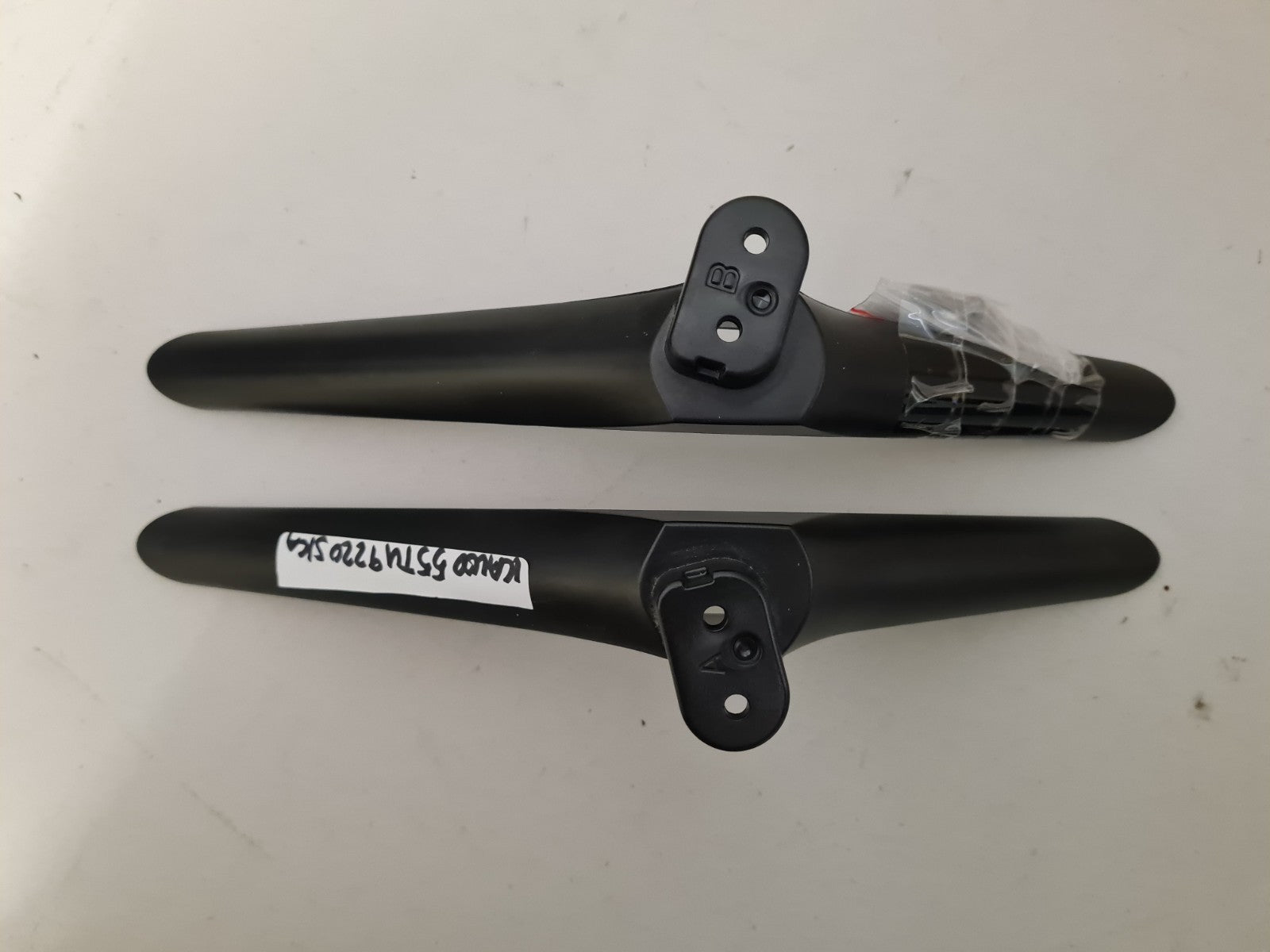 KOGAN KALED55TU9220SKA L&R FEET & SCREWS