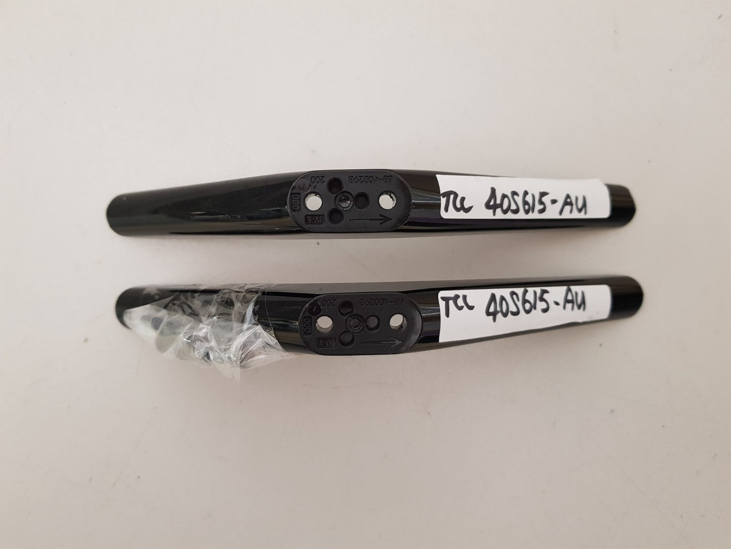 TCL 40S615-AU L&R FEET & SCREWS