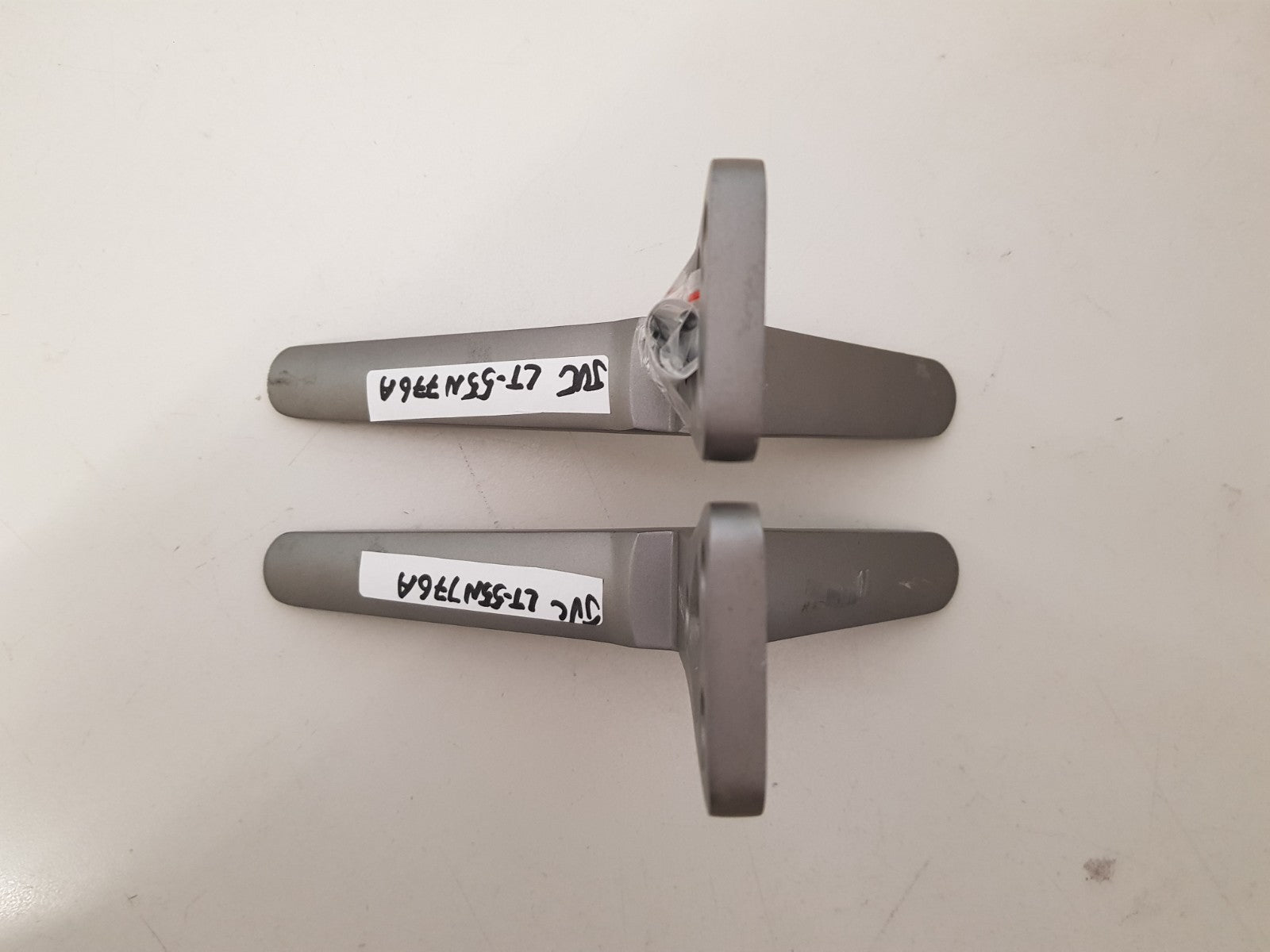 JVC LT-55N776A L&R FEET & SCREWS