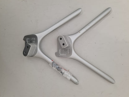 HISENSE 43R6 L&R FEET & SCREWS