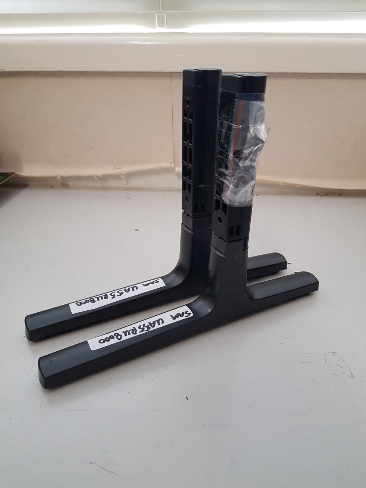 SAMSUNG UA55RU8000 L&R FEET & SCREWS