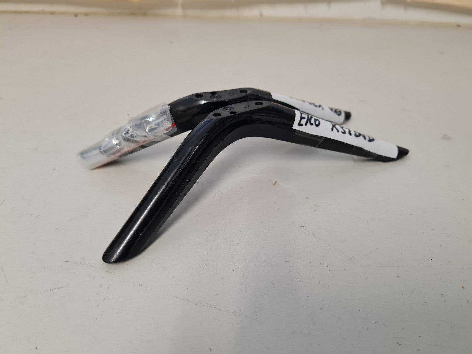 EKO K32DVD L&R FEET & SCREWS