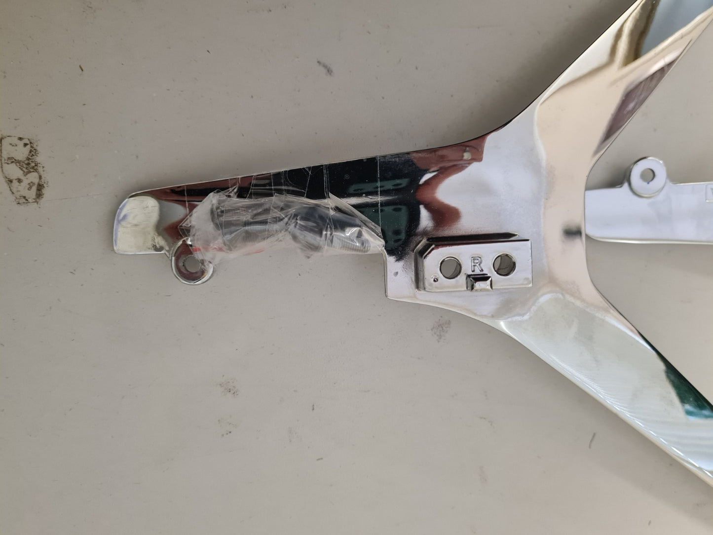 HISENSE 65P7 L&R FEET & SCREWS