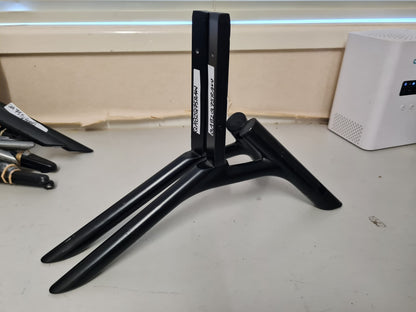 SAMSUNG QA82Q75RAW L&R FEET