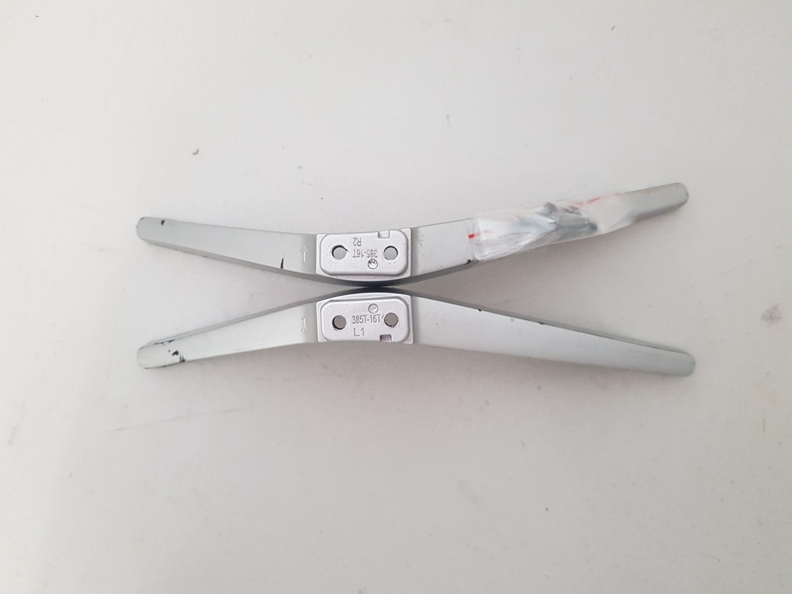 JVC LT-40N570AN L&R FEET & SCREWS