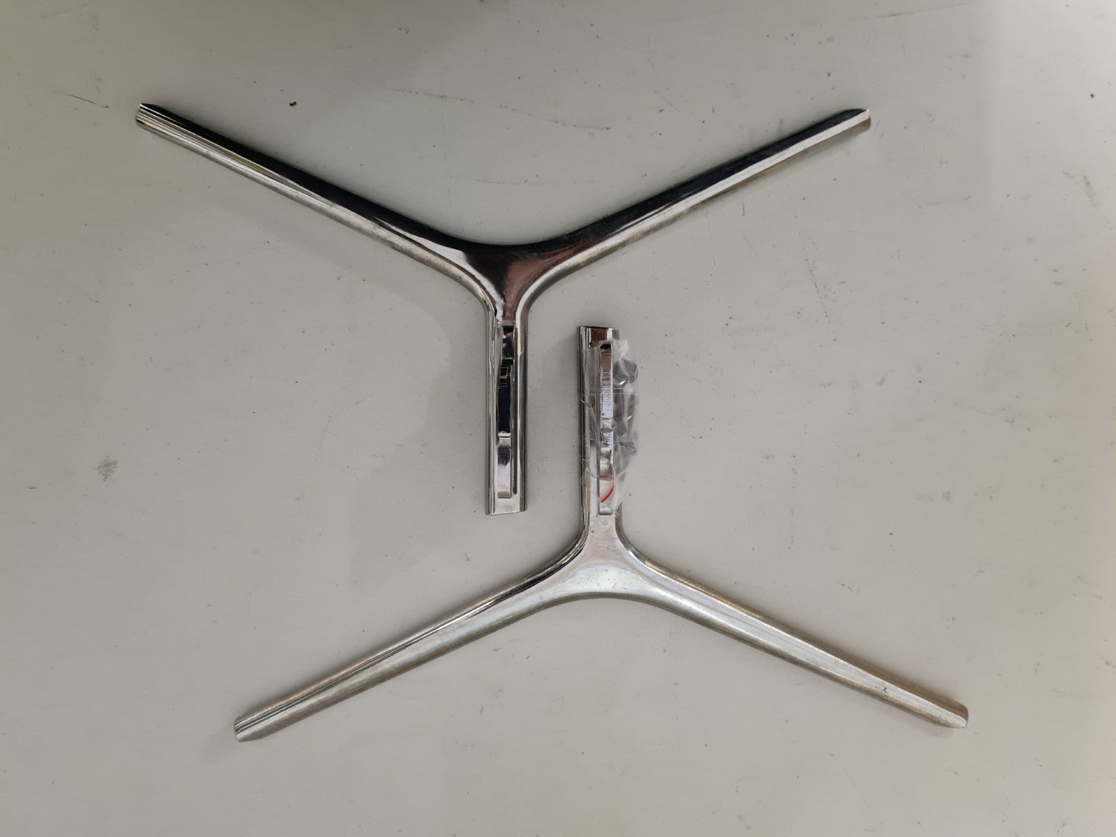 TCL 55C815 L&R FEET & SCREWS