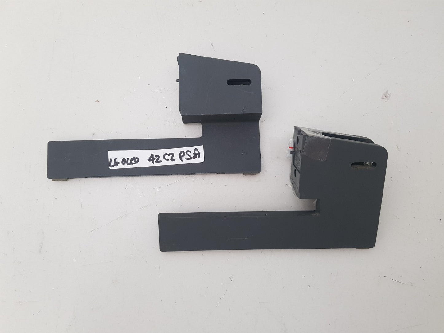 LG OLED 42C2PSA L&R FEET & SCREWS