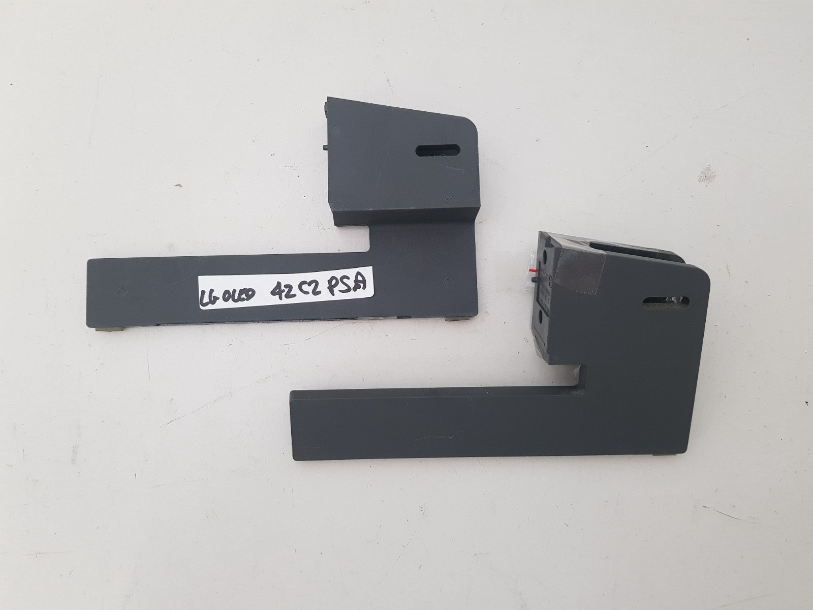 LG OLED 42C2PSA L&R FEET & SCREWS