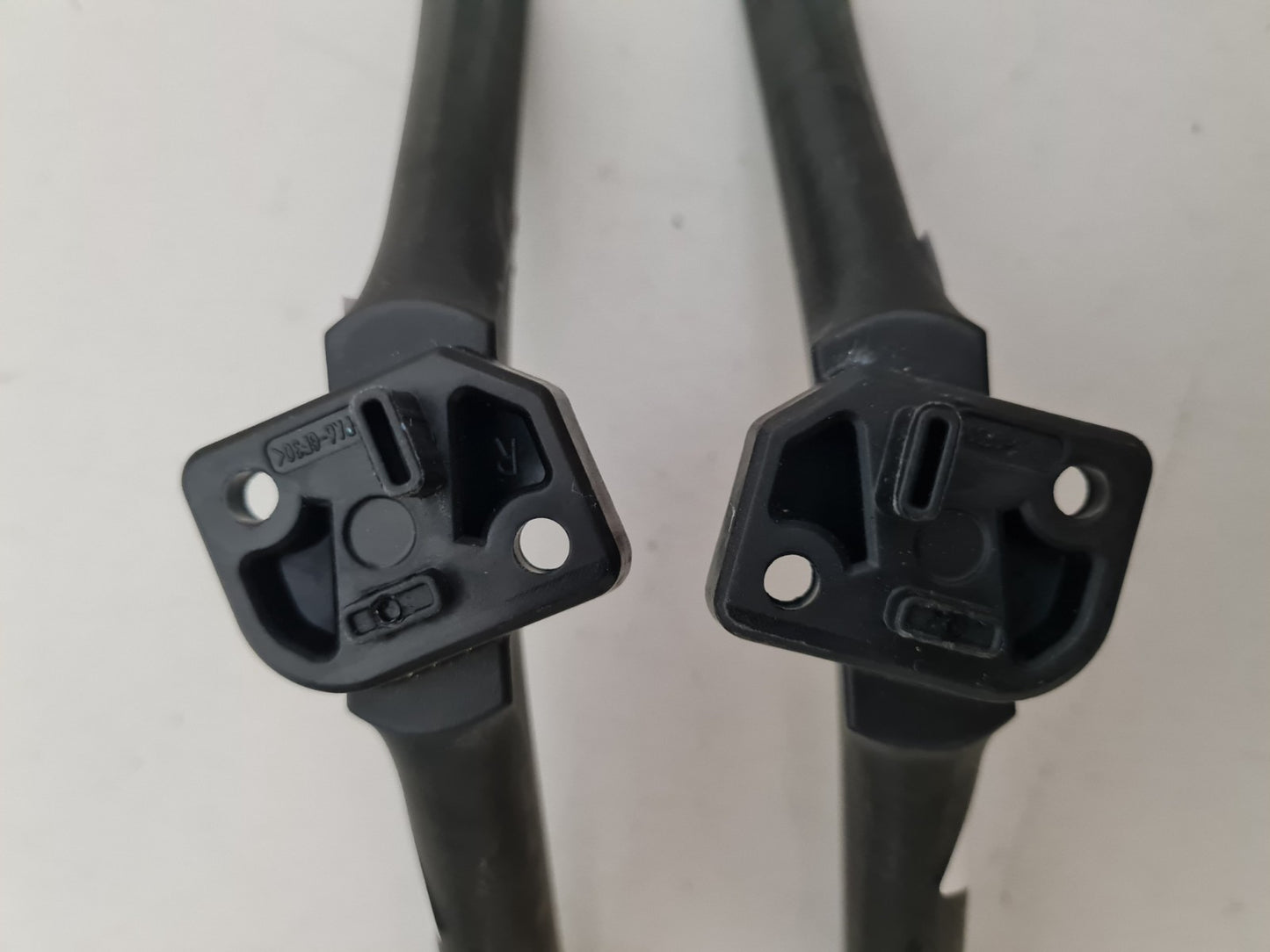 HISENSE 58A6G L&R FEET