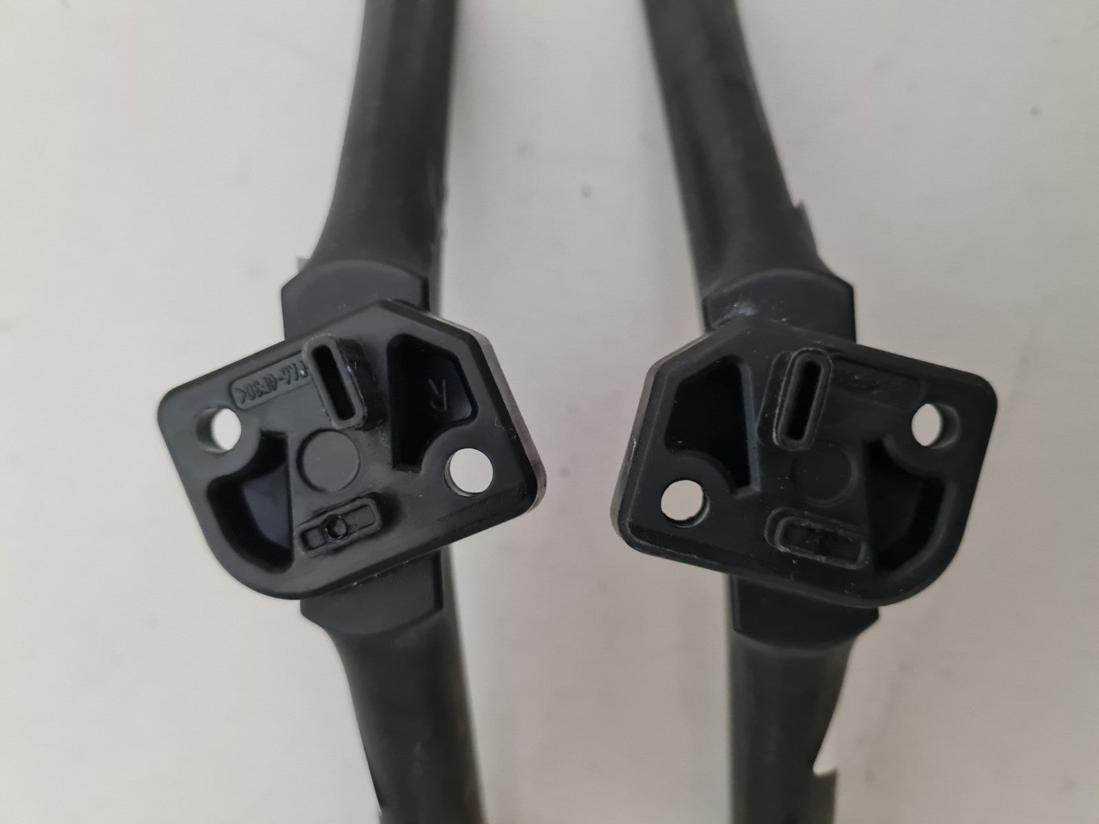 HISENSE 58A6G L&R FEET