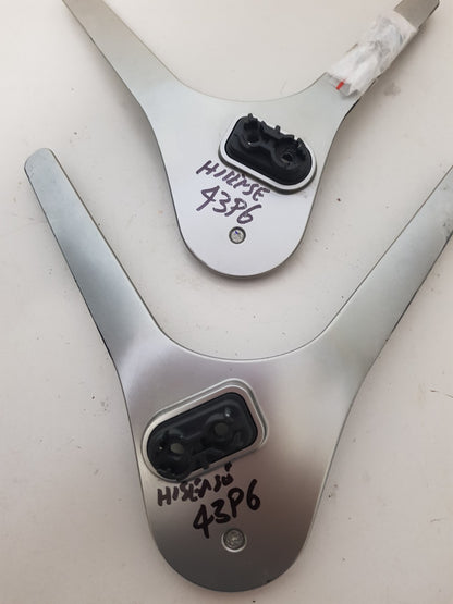 HISENSE 43P6 L&R FEET & SCREWS