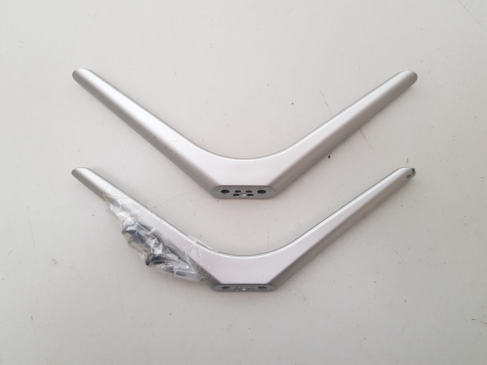 GENUINE TCL 32S6500S L&R FEET & SCREWS