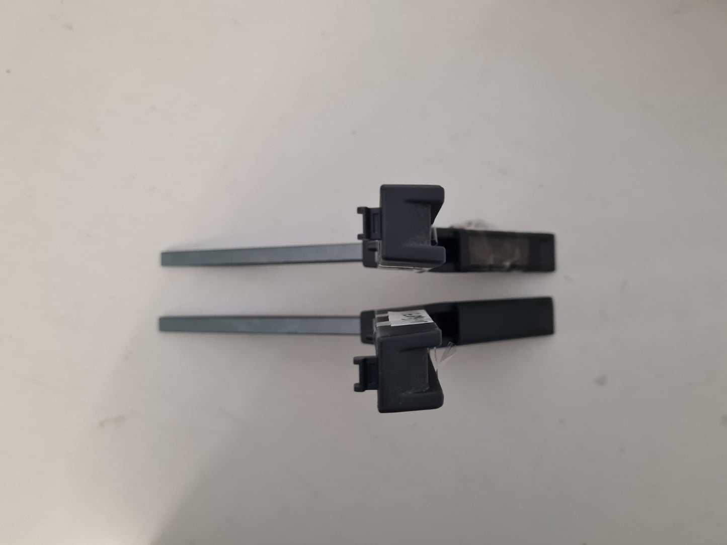 LG 65QNED75SRA L&R FEET & SCREWS