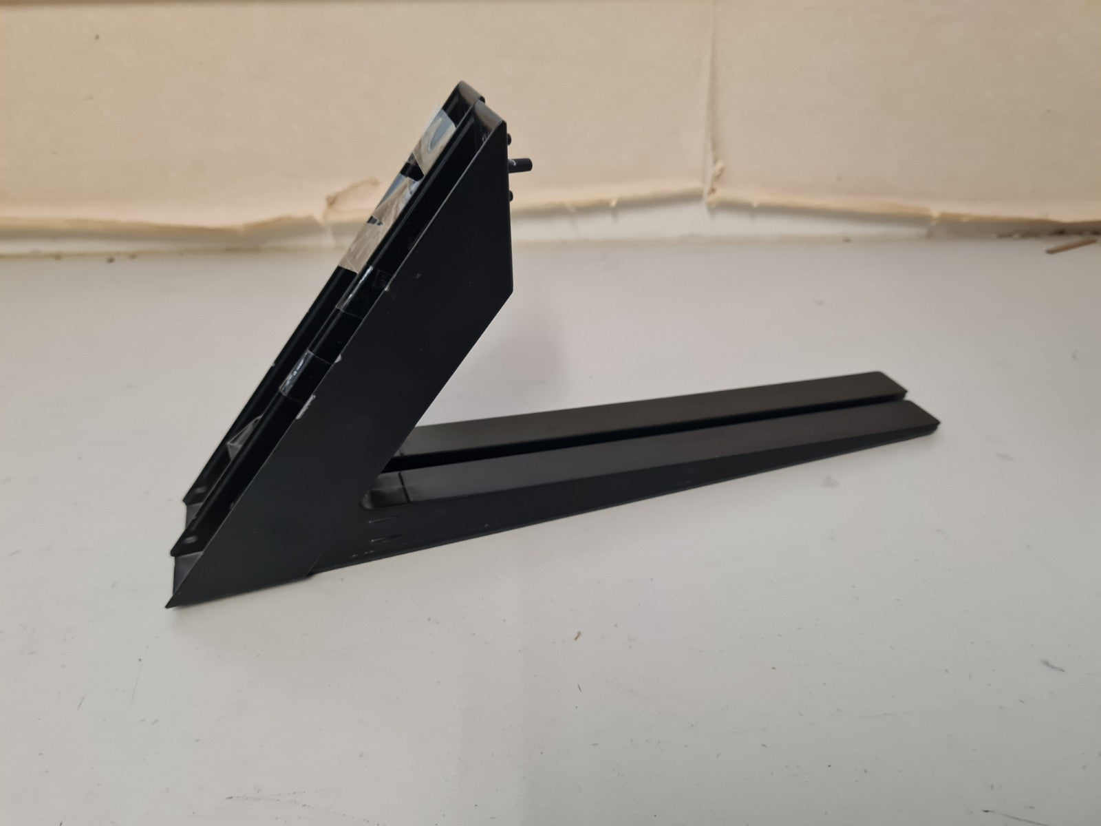 TCL 75C745 L&R FEET & SCREWS