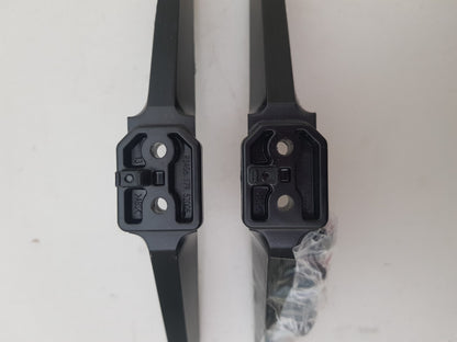 HISENSE 40A4QAU L&R FEET & SCREWS