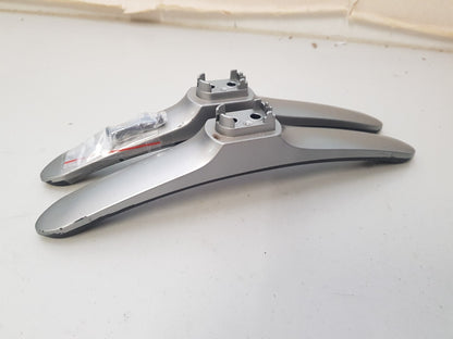 HISENSE 50N4 L&R FEET & SCREWS