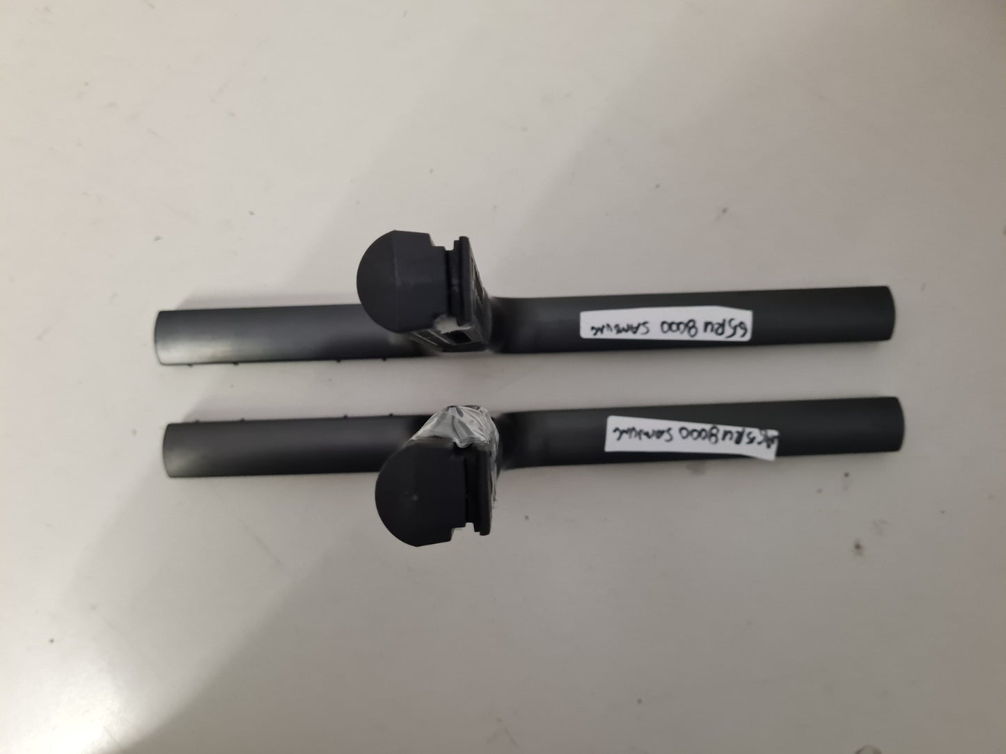 SAMSUNG UA65RU8000 L&R FEET & SCREWS