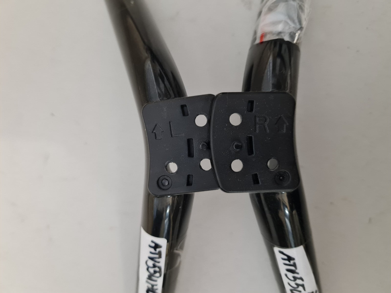 BAUHN ATV55UHDW-0125 L&R FEET & SCREWS
