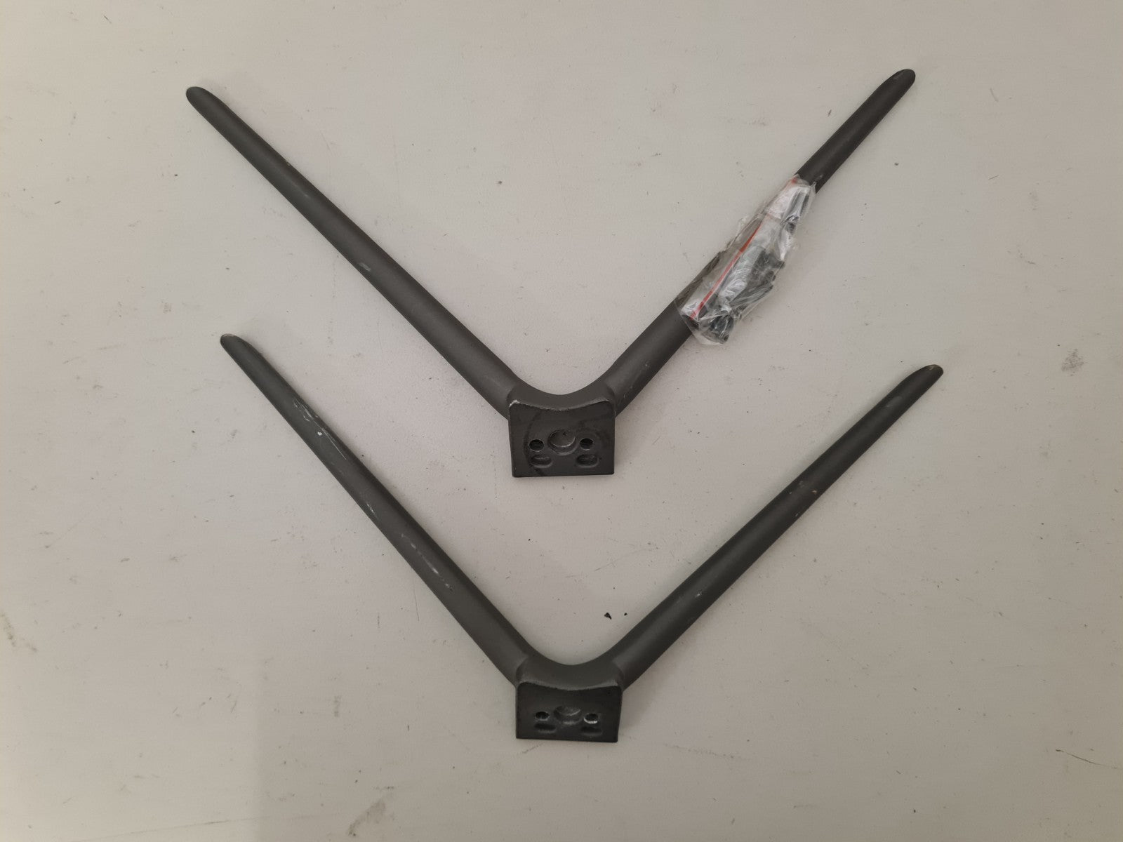 EKO K750UGT2 L&R FEET & SCREWS