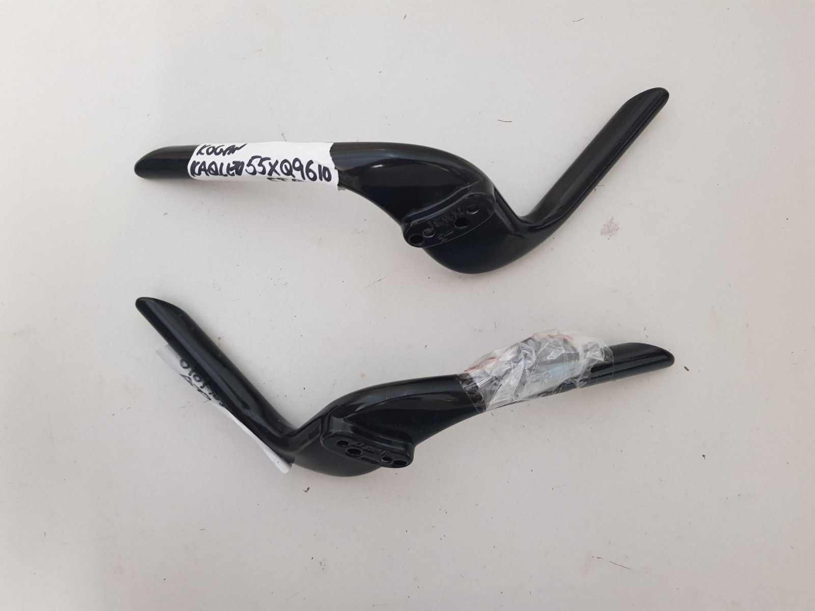 KOGAN KALED55XQ9610STA L&R FEET & SCREWS