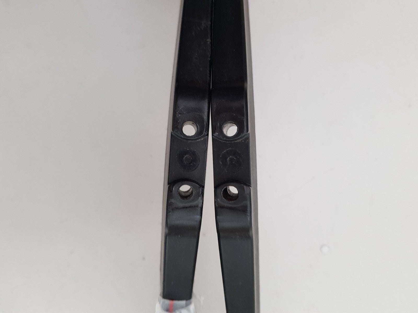 FFALCON 65UF3 L&R FEET & SCREWS