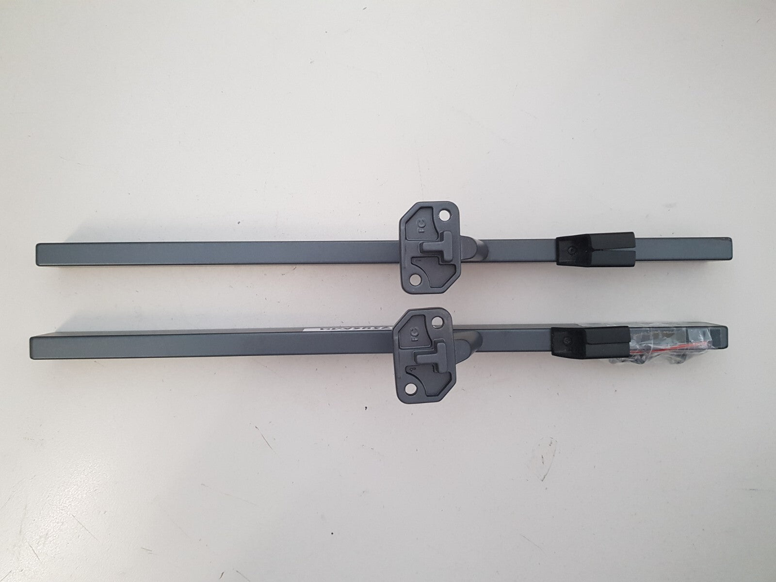 GENUINE HISENSE 75U6KAU L&R FEET & SCREWS