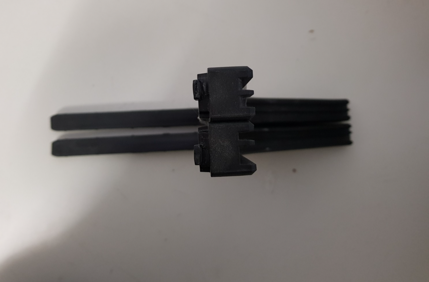 GENUINE SAMSUNG QA75Q60AAW L&R FEET & SCREWS