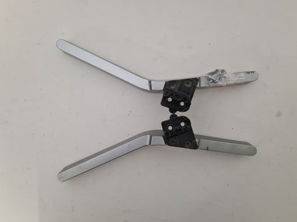 HISENSE 55N6 L&R FEET & SCREWS