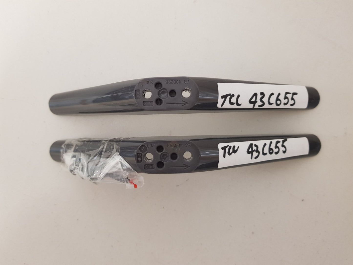 TCL 43C655 L&R FEET & SCREWS
