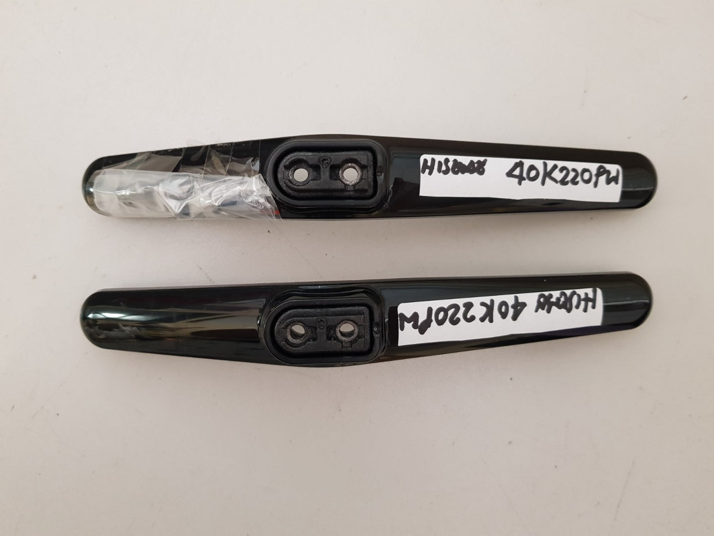 HISENSE 40K220PW L&R FEET & SCREWS