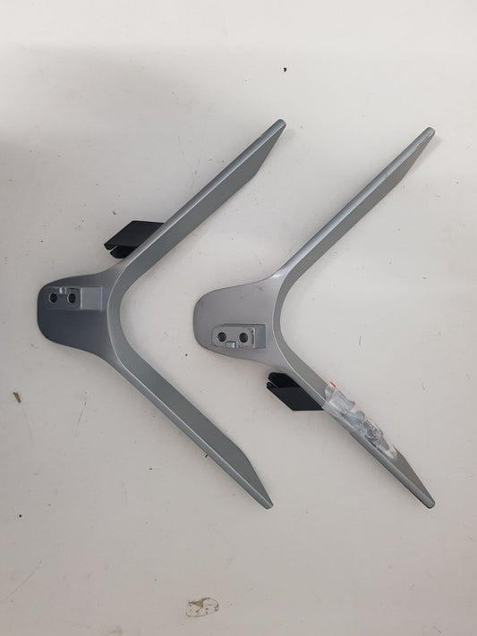 HISENSE 65S8 L&R FEET & SCREWS