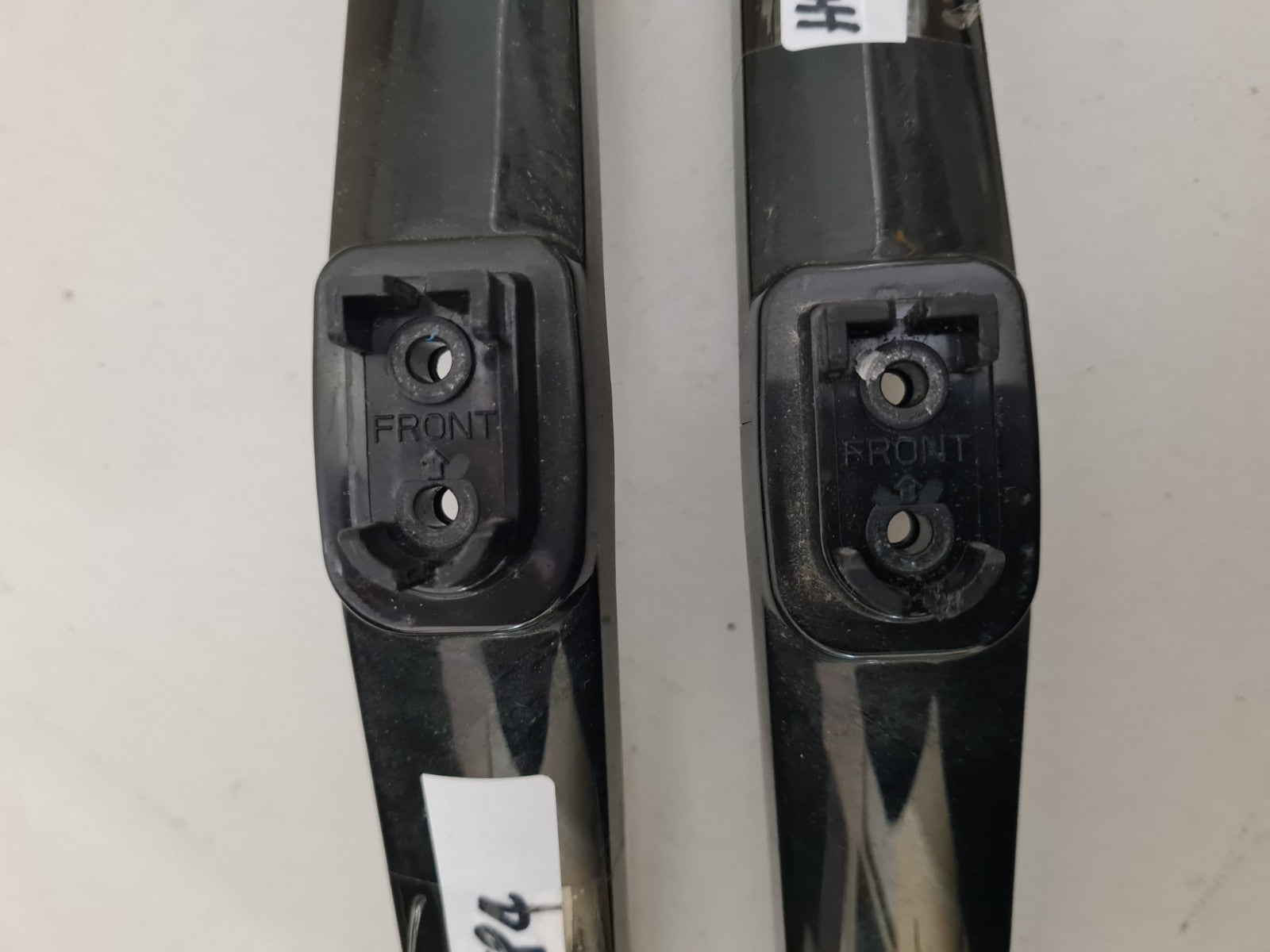 HISENSE 55P4 L&R FEET & SCREWS