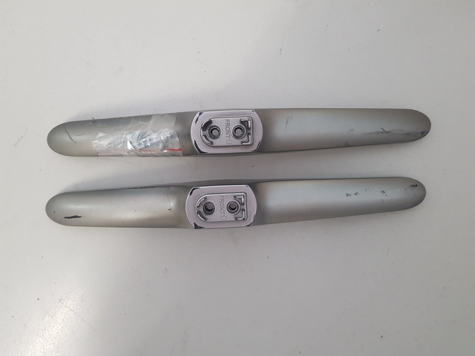 HISENSE 58K322UW L&R FEET & SCREWS