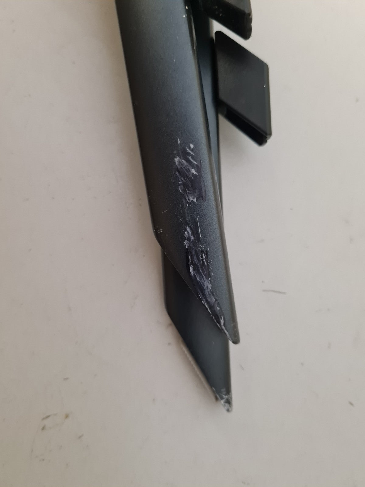 HISENSE 75U6QAU PRO L&R FEET & SCREWS