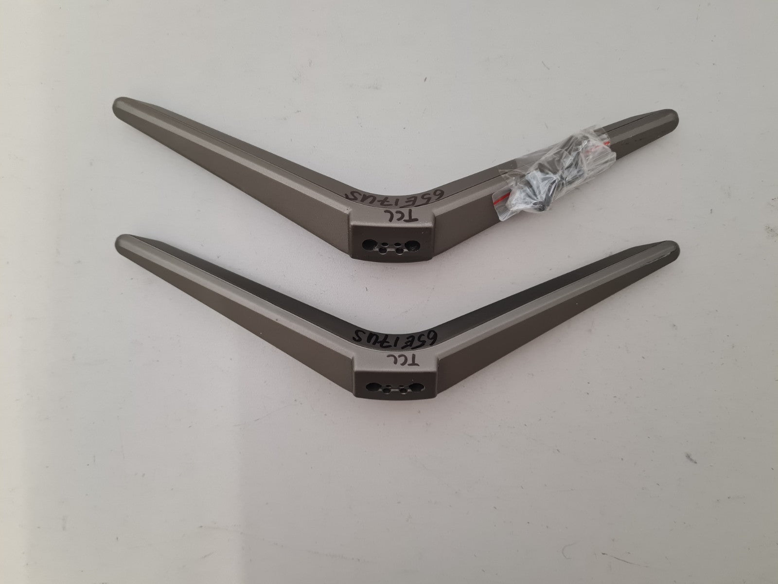 TCL 65E17US L&R FEET & SCREWS