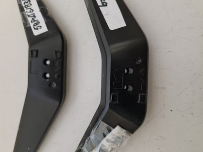 PHILIPS 58PUT6183/79 L&R FEET & SCREWS