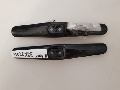 HISENSE 32K220W L&R FEET & SCREWS